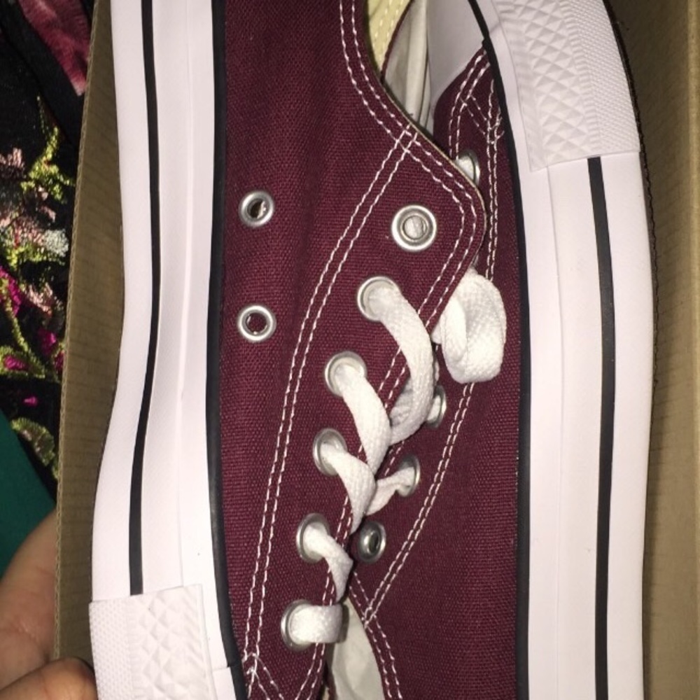 Maroon converse